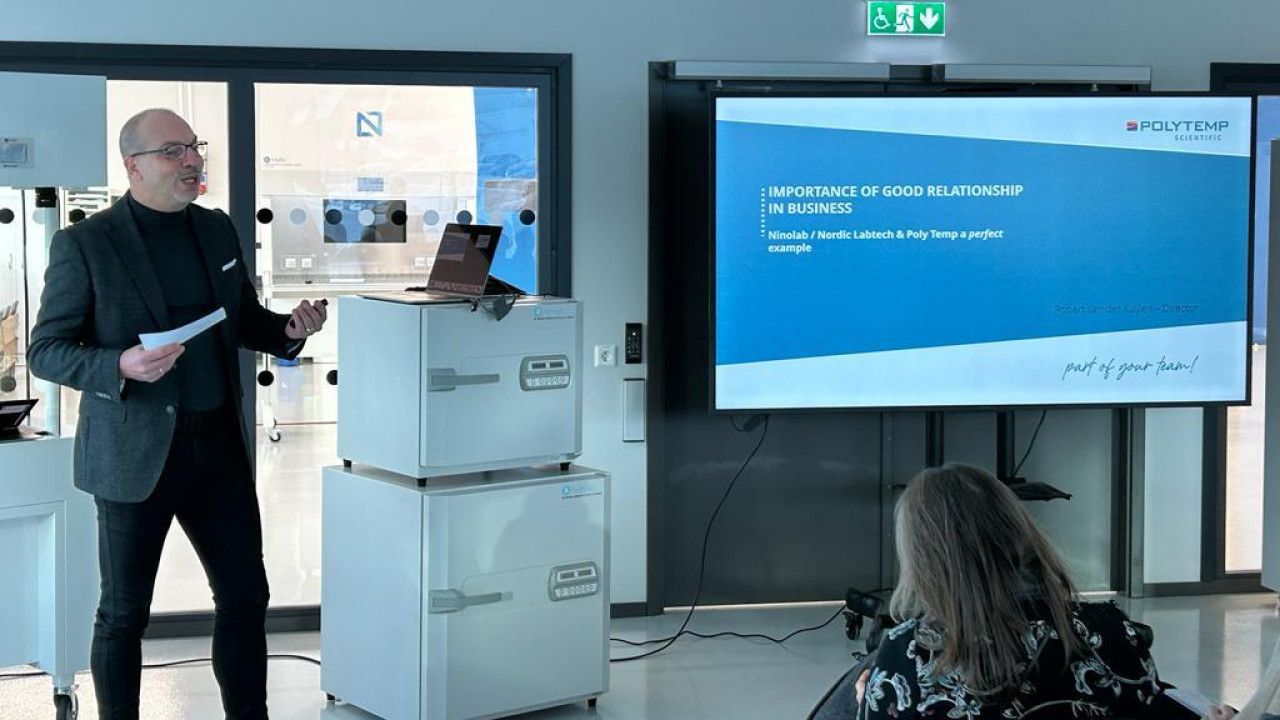 Robert van der Kuijlen geeft presentatie bij Nordic Labtech